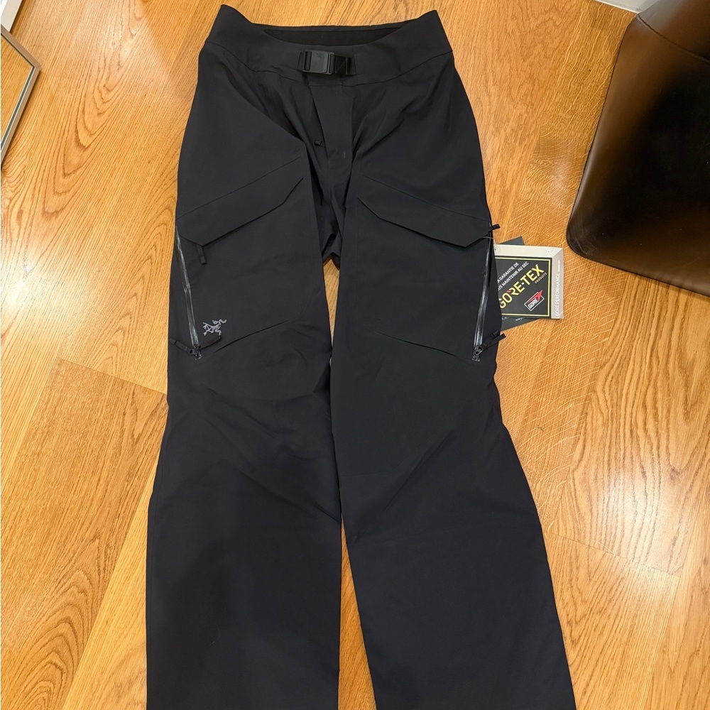 Arc'teryx Sentinel Relaxed Pant in Black - SHORT - Size 6 - Brand New With Tags